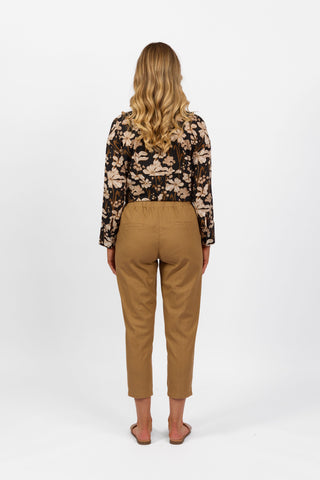 Vassalli - 7/8 Skinny Leg Elastic Waist Pants-Caramel