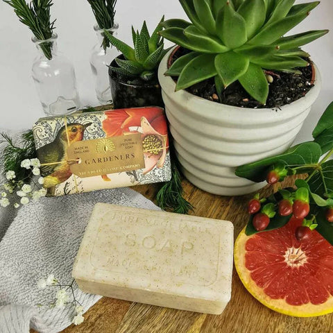 The English Soap Company - Gardeners Grapefruit Exfoliating Bar Soap 190g